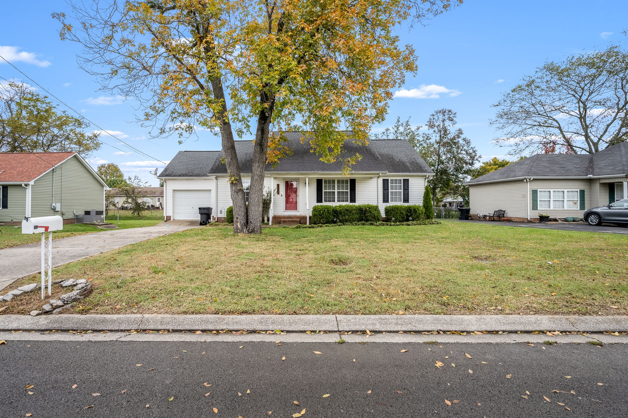 2403 Medford Campbell Boulevard Murfreesboro, TN 37127 - Photo 5 of 35 front view of a house with a yard