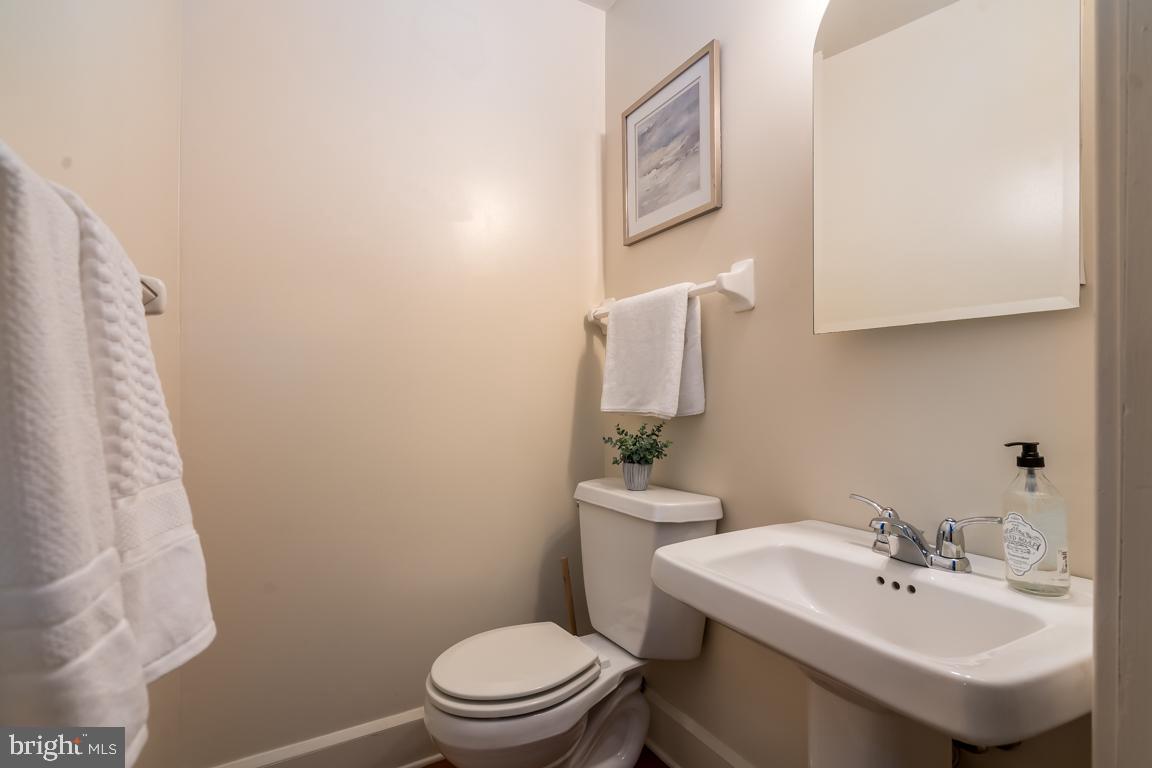 3947 Harrison Street Northwest Washington, DC 20015 - Photo 27 of 45 Jack and Jill bath