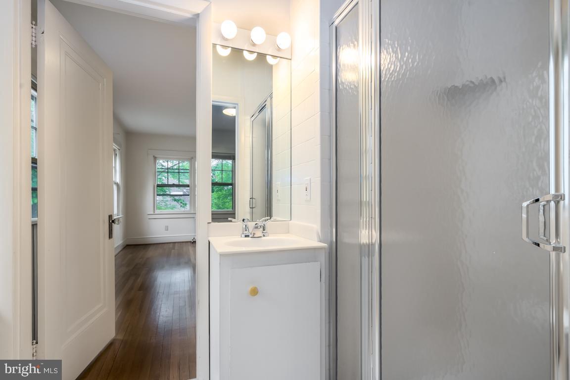 3947 Harrison Street Northwest Washington, DC 20015 - Photo 28 of 45 Jack and Jill bath