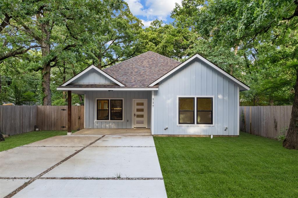 117 Pawnee Trail Mabank, TX 75156 - Photo 1 of 40 a front view of house with a garden