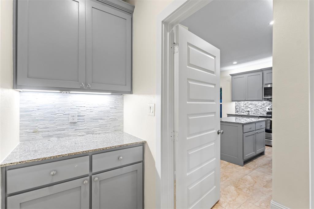 117 Pawnee Trail Mabank, TX 75156 - Photo 7 of 40 a kitchen with a refrigerator stove and sink