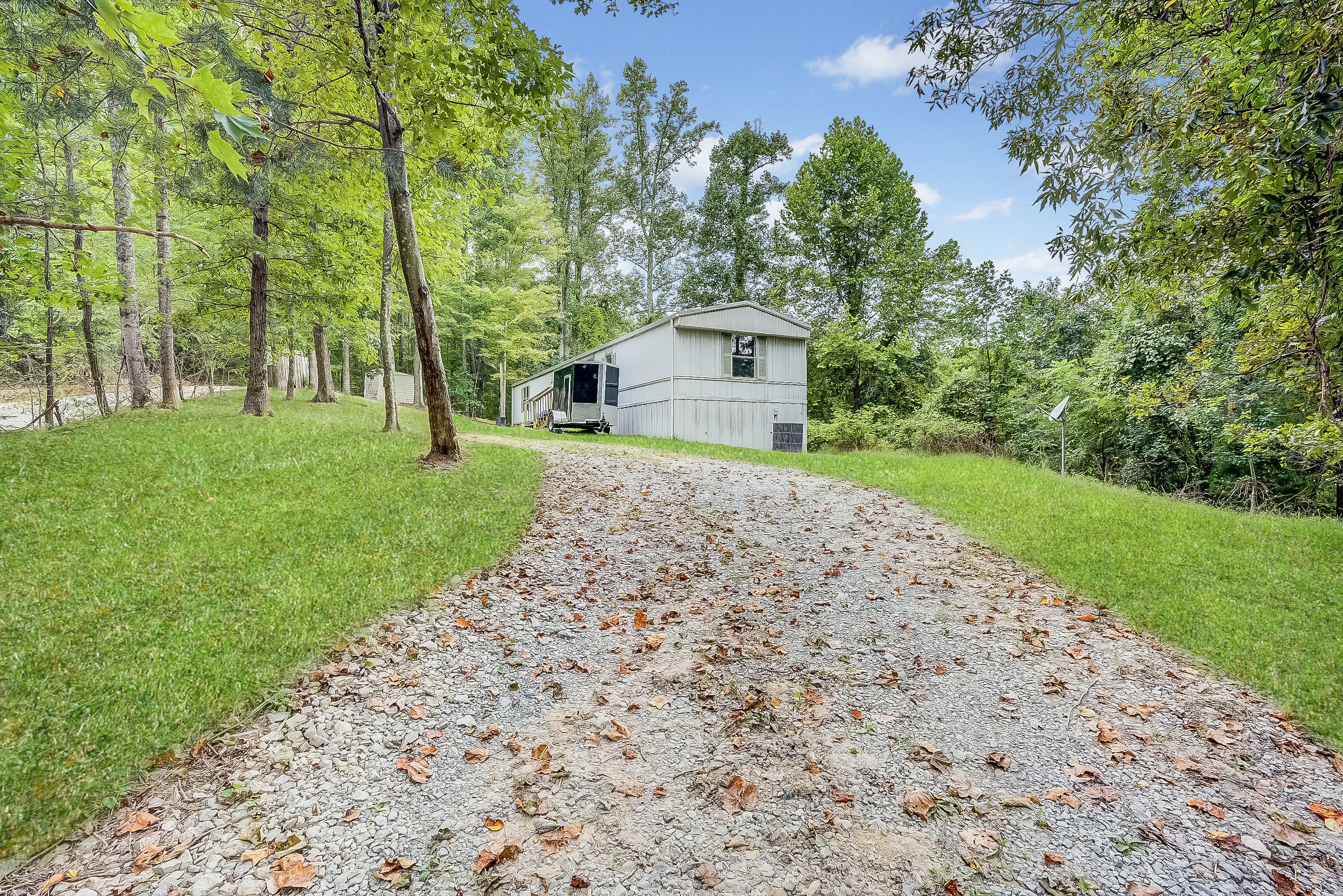1021 Tervon Lane Blue Ridge, VA 24064 - Photo 4 of 25 131