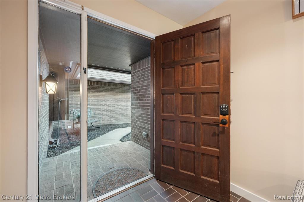 9095 South Saginaw Road, Unit 23 Grand Blanc, MI 48439 - Photo 7 of 54