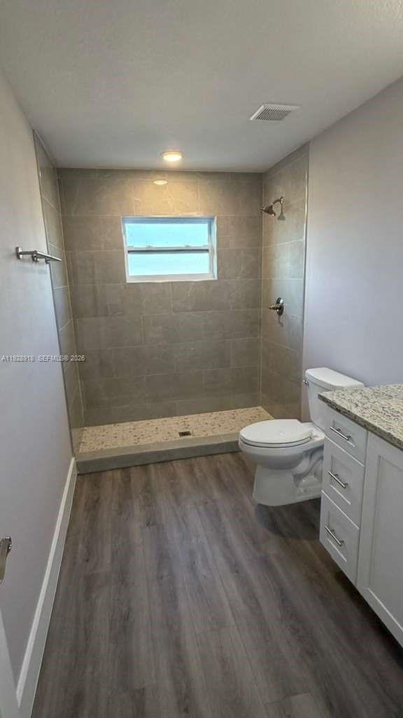 6805 Heavitree Drive Sebring, FL 33876 - Photo 27 of 61 a bathroom with a sink a toilet a tub and a mirror