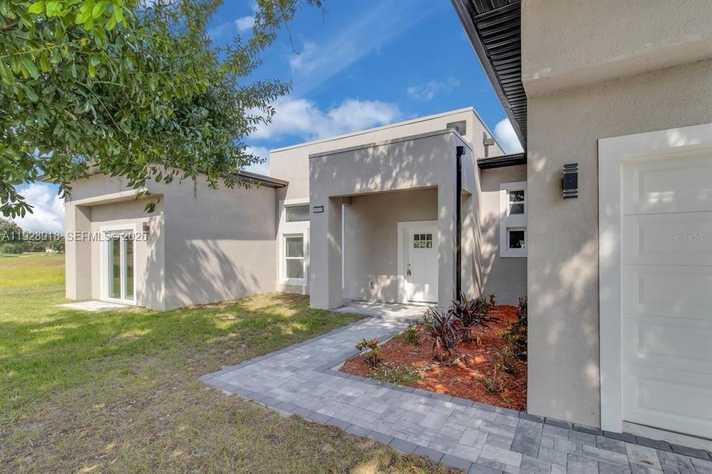 6805 Heavitree Drive Sebring, FL 33876 - Photo 3 of 61 a front view of a house with garden
