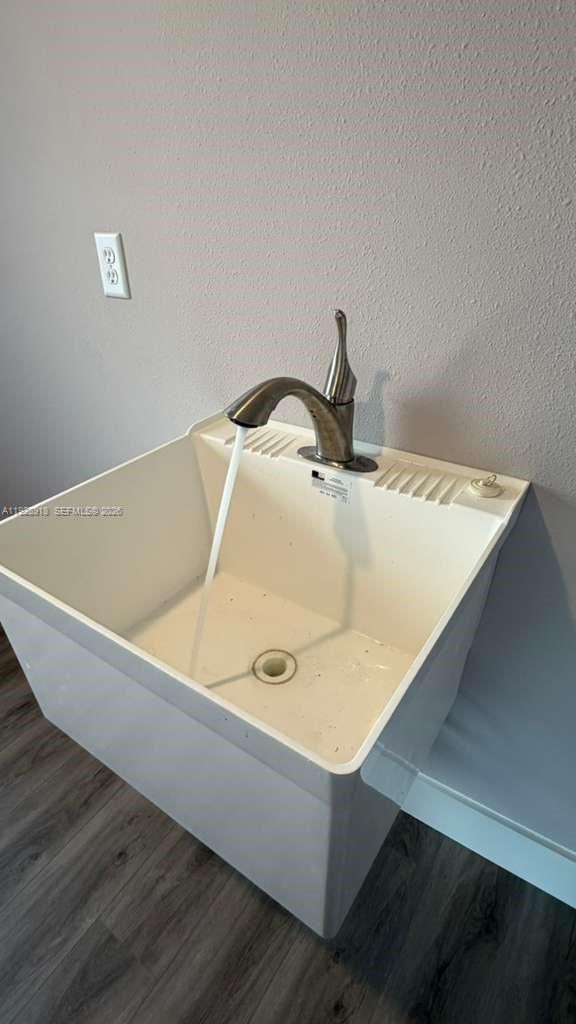 6805 Heavitree Drive Sebring, FL 33876 - Photo 40 of 61 a white bath tub sitting in a bathroom
