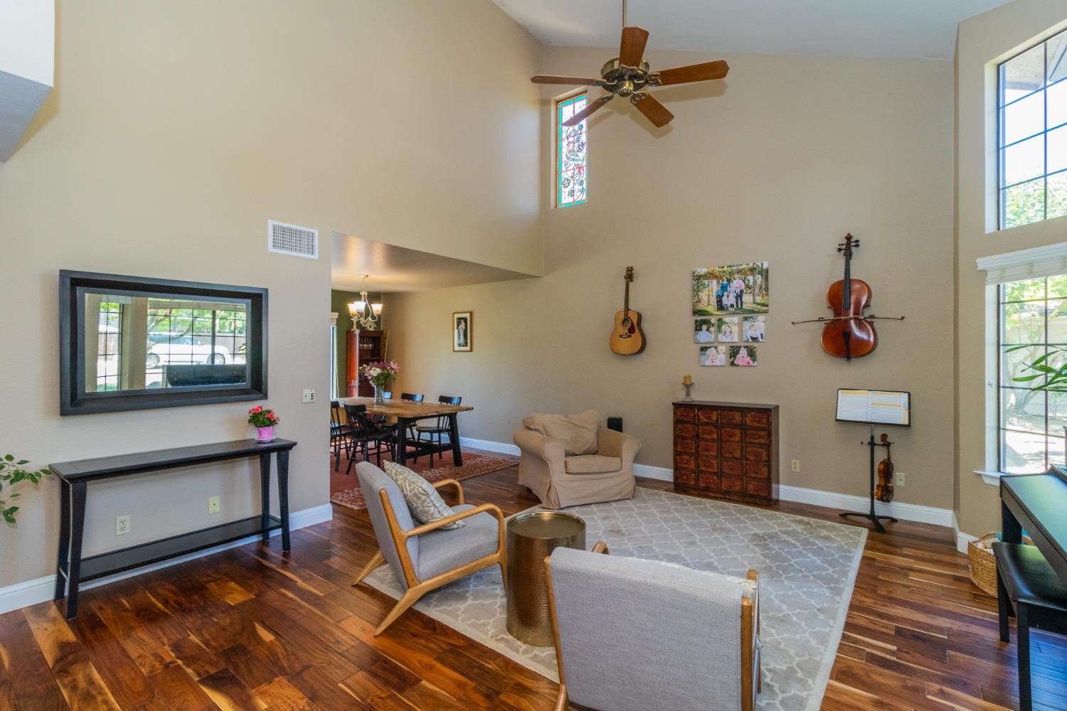 4075 San Gabriel Avenue Clovis, CA 93619 - Photo 3 of 28