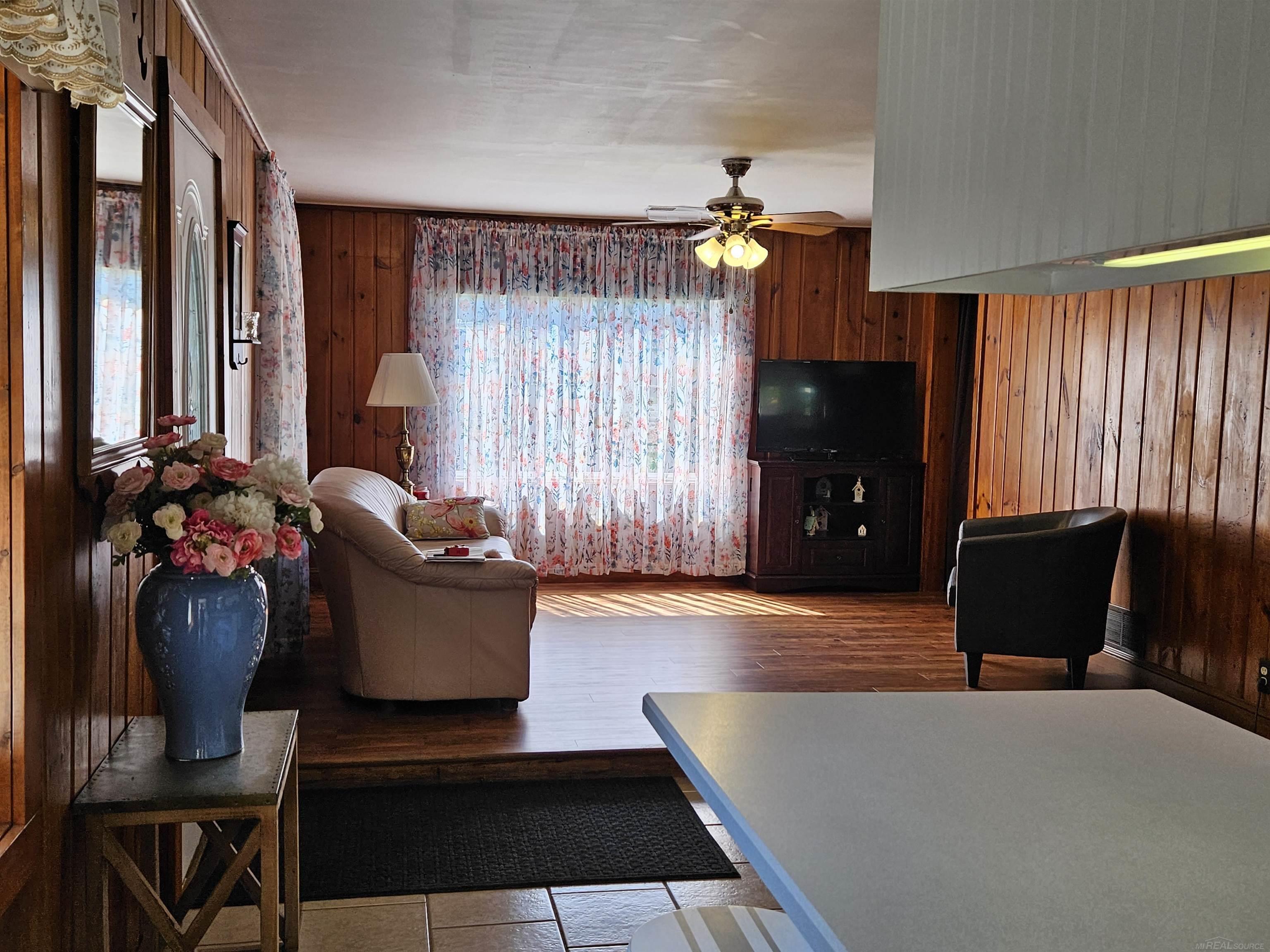 5264 Lakeshore Road Fort Gratiot, MI 48059 - Photo 15 of 25 50118385-14.JPG