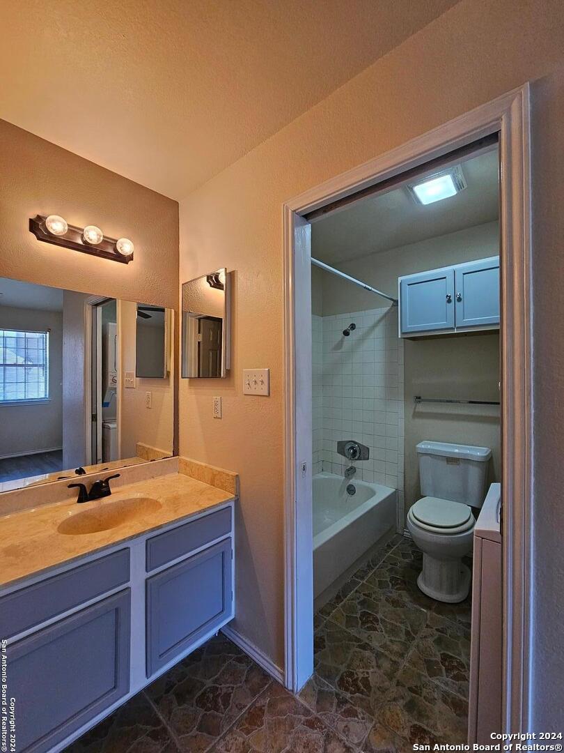 4803 Hamilton Wolfe Road, Unit 312 San Antonio, TX 78229 - Photo 3 of 13