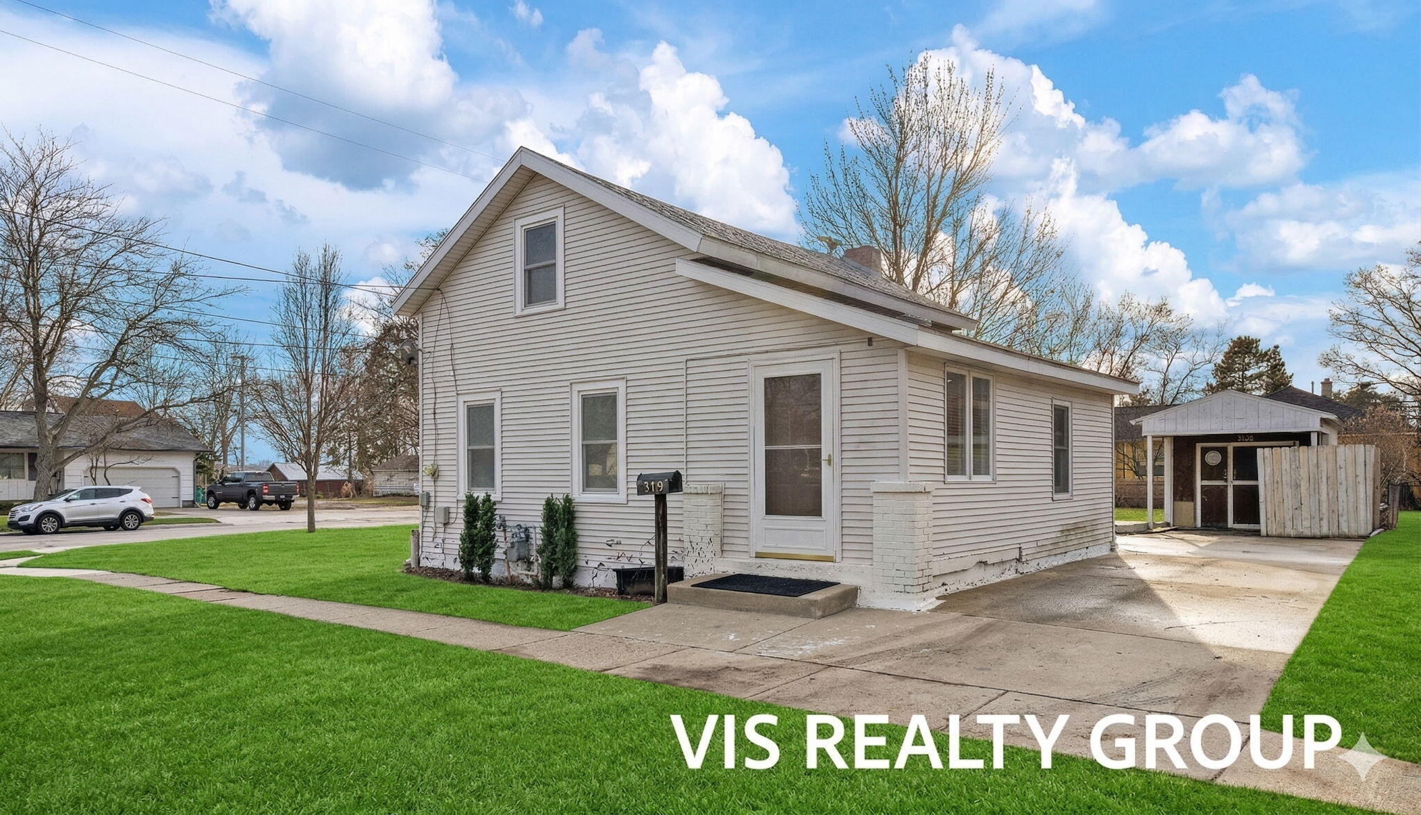 319 Visser Street Spring Lake, MI 49456 - Photo 1 of 37 IMG_0062
