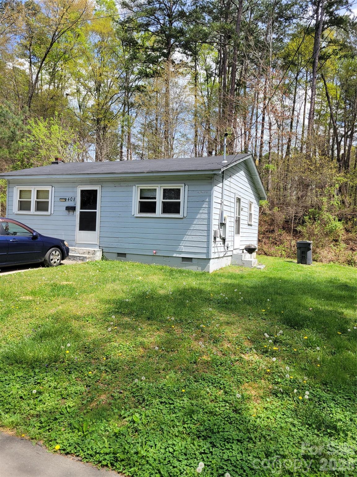 408 South Starr Street Dallas, NC 28034 - Photo 5 of 5 a front view of house with yard and green space