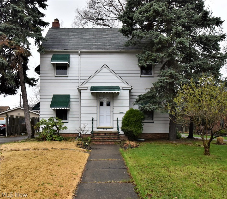 956 Woodview Road Cleveland, OH 44121 - Photo 1 of 30 Gallery Image 1