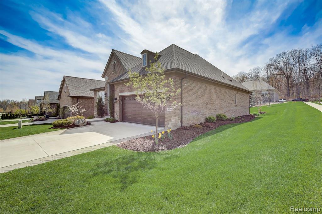 5495 Woodfall Road Clarkston, MI 48348 - Photo 3 of 31