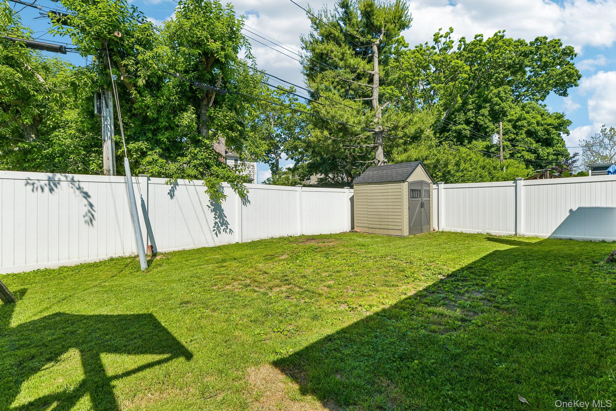 93 Crest Road West Merrick, NY 11566 - Photo 27 of 31