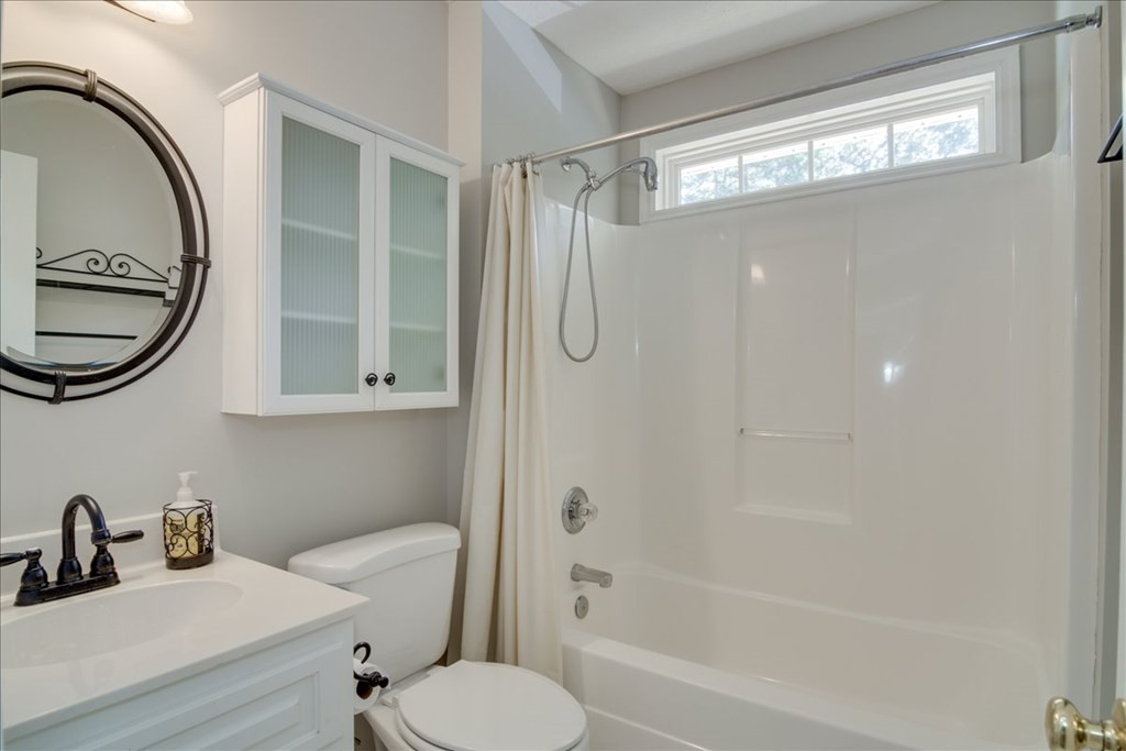 15 Juniper Loop Aiken, SC 29803 - Photo 17 of 24 Guest Bathroom