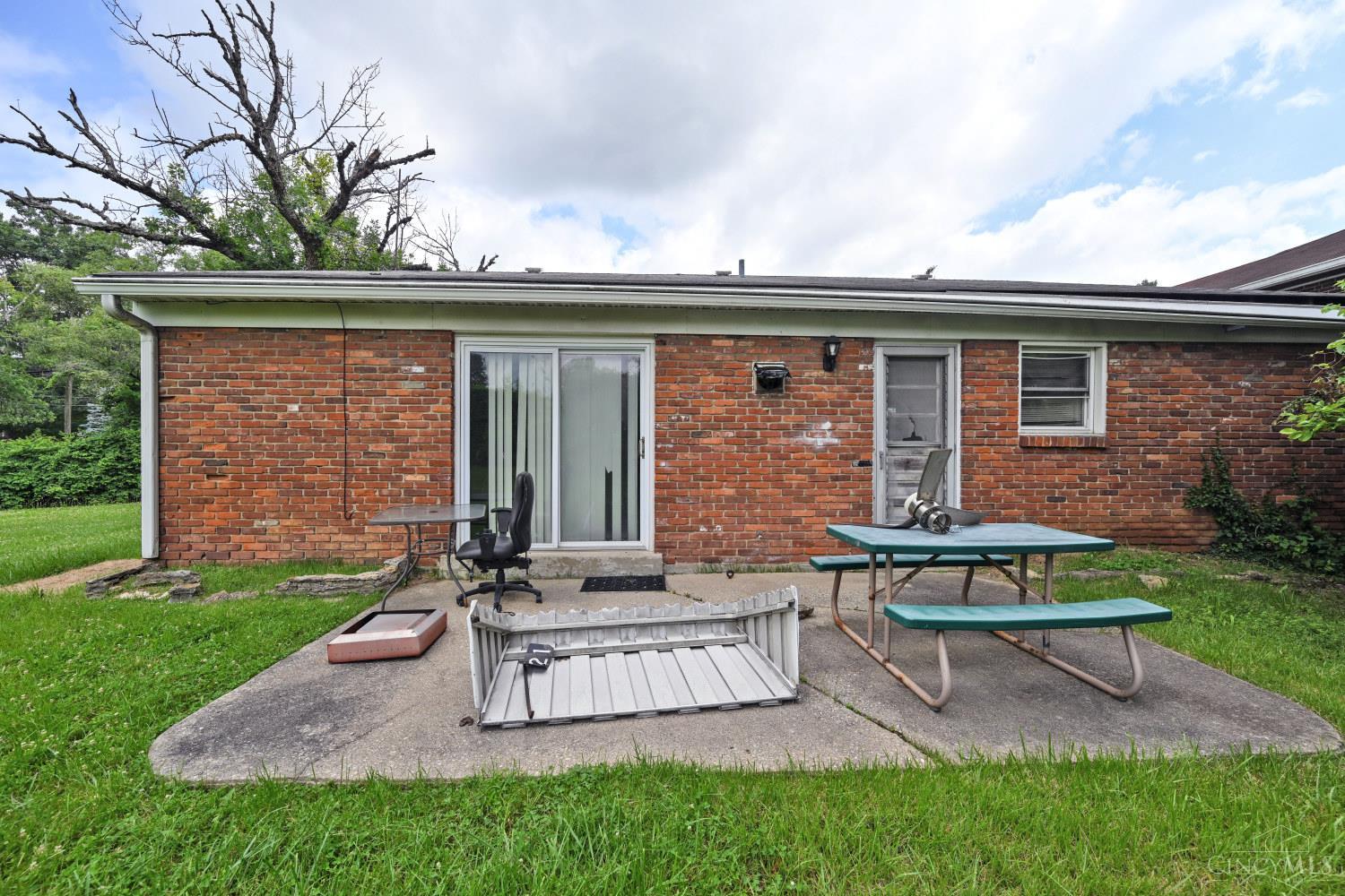 821 West Galbraith Road Cincinnati, OH 45231 - Photo 25 of 30