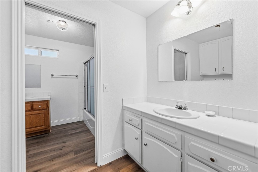 8853 Dufferin Avenue Riverside, CA 92504 - Photo 15 of 58 Bathroom 1