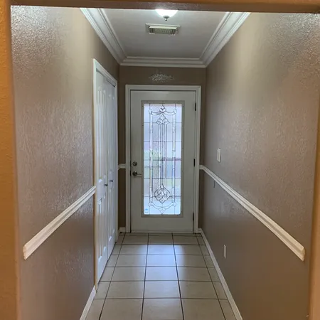 a view of entryway with window