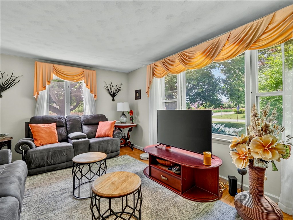 736 Paul Road Chili, NY 14624 - Photo 18 of 39 Living room