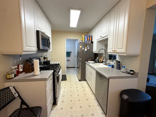 $239,900 | 233 Harvest Court, Vernon Hills, IL 60061