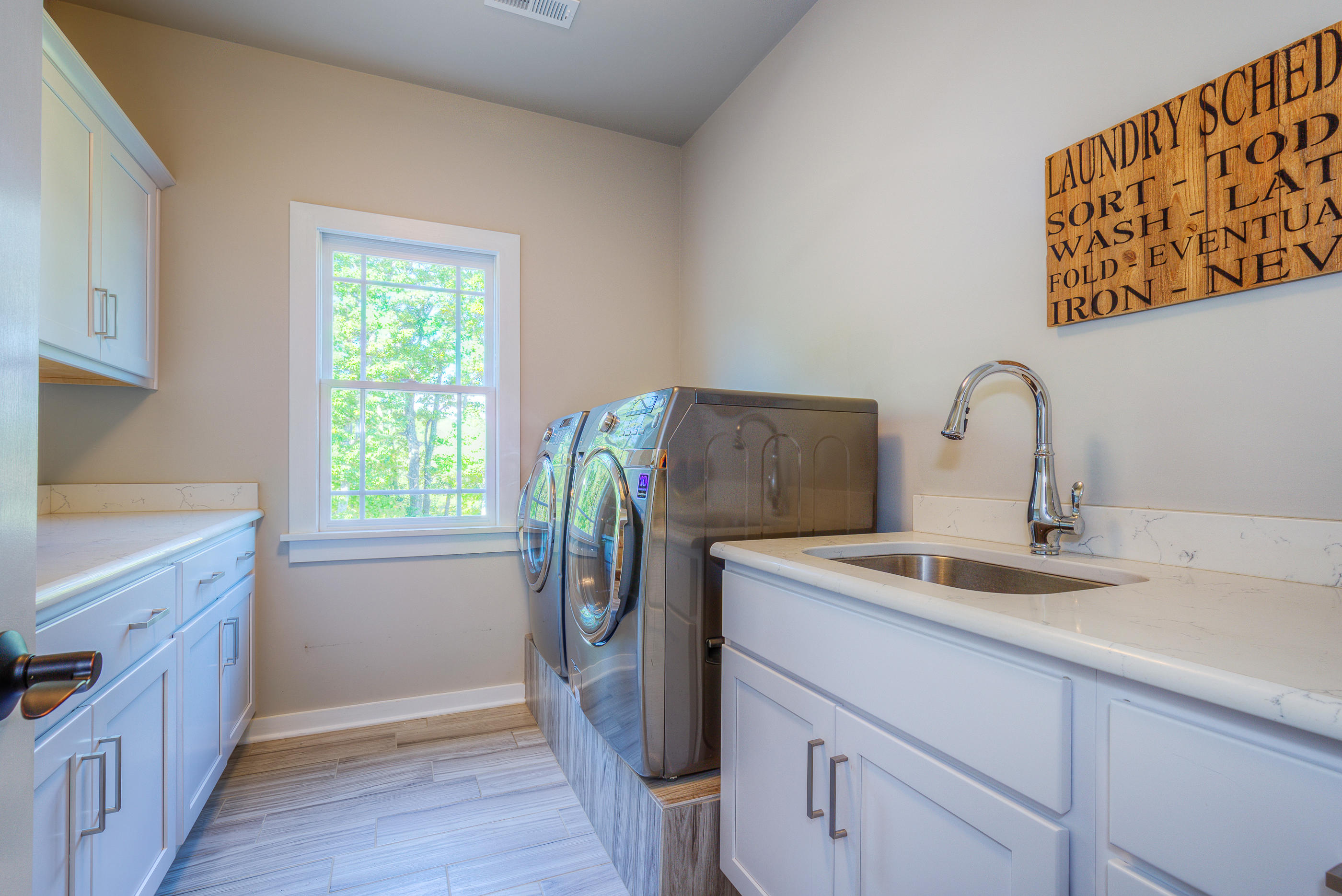 6910 Fairway Ridge Road Salem, VA 24153 - Photo 31 of 46 a kitchen with stainless steel appliances granite countertop a refrigerator and a sink
