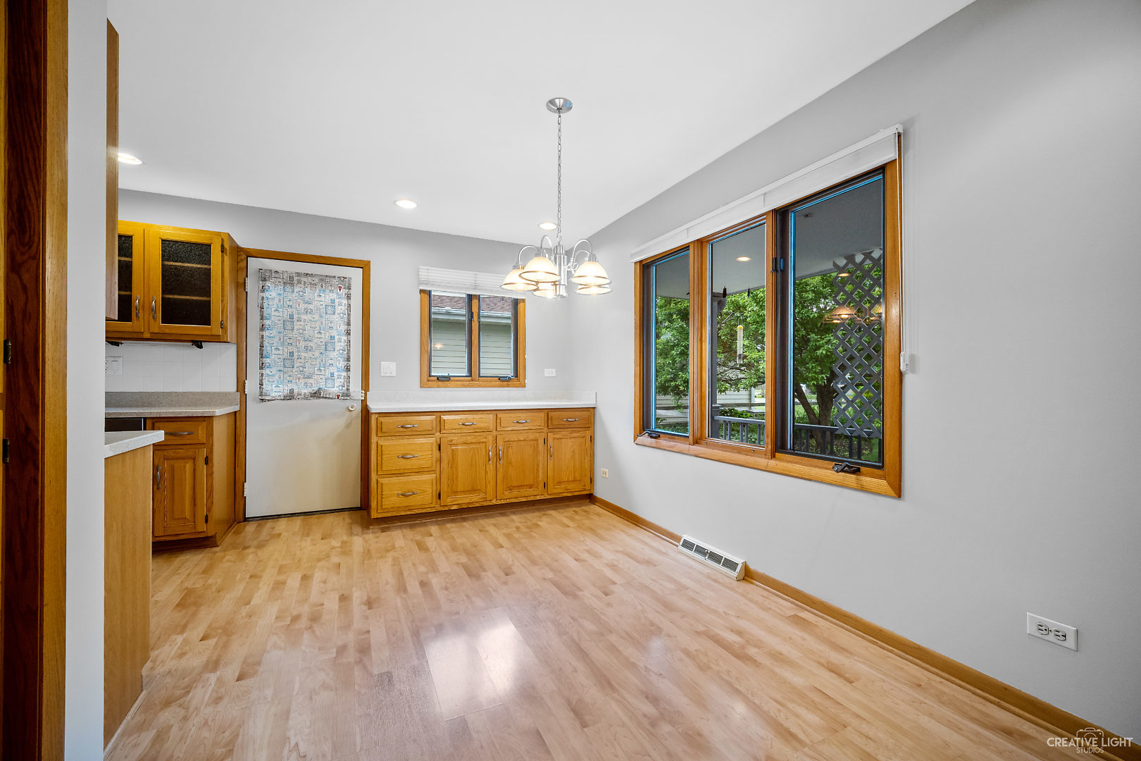 S633 Grant Street Winfield, IL 60190 - Photo 8 of 36
