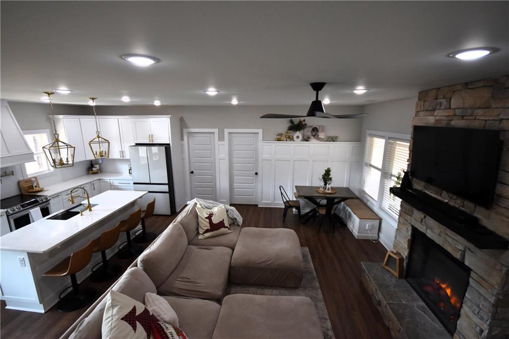 533 Lively Road Waco, GA 30182 - Photo 15 of 41 a living room with furniture and a flat screen tv