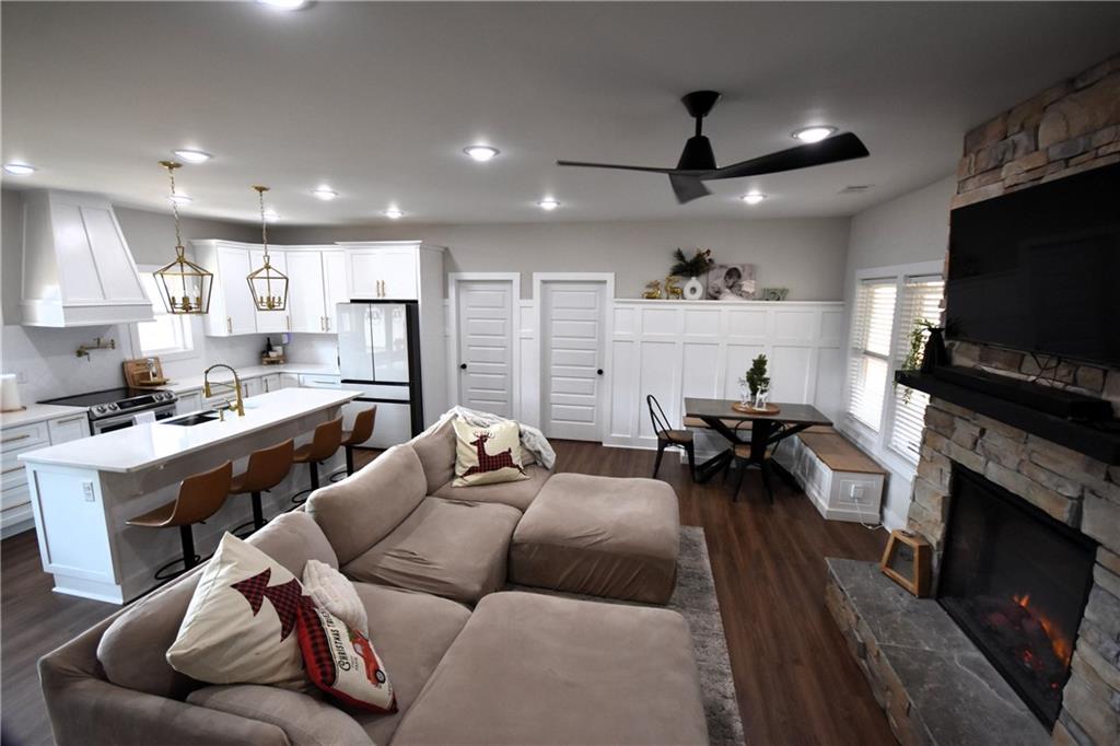 533 Lively Road Waco, GA 30182 - Photo 41 of 41 a living room with furniture and a flat screen tv