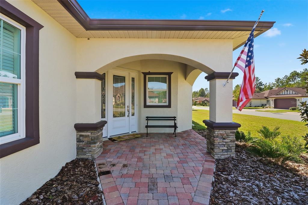 5470 West Hunter Run Lane Homosassa, FL 34446 - Photo 3 of 46 a front view of a house with garden