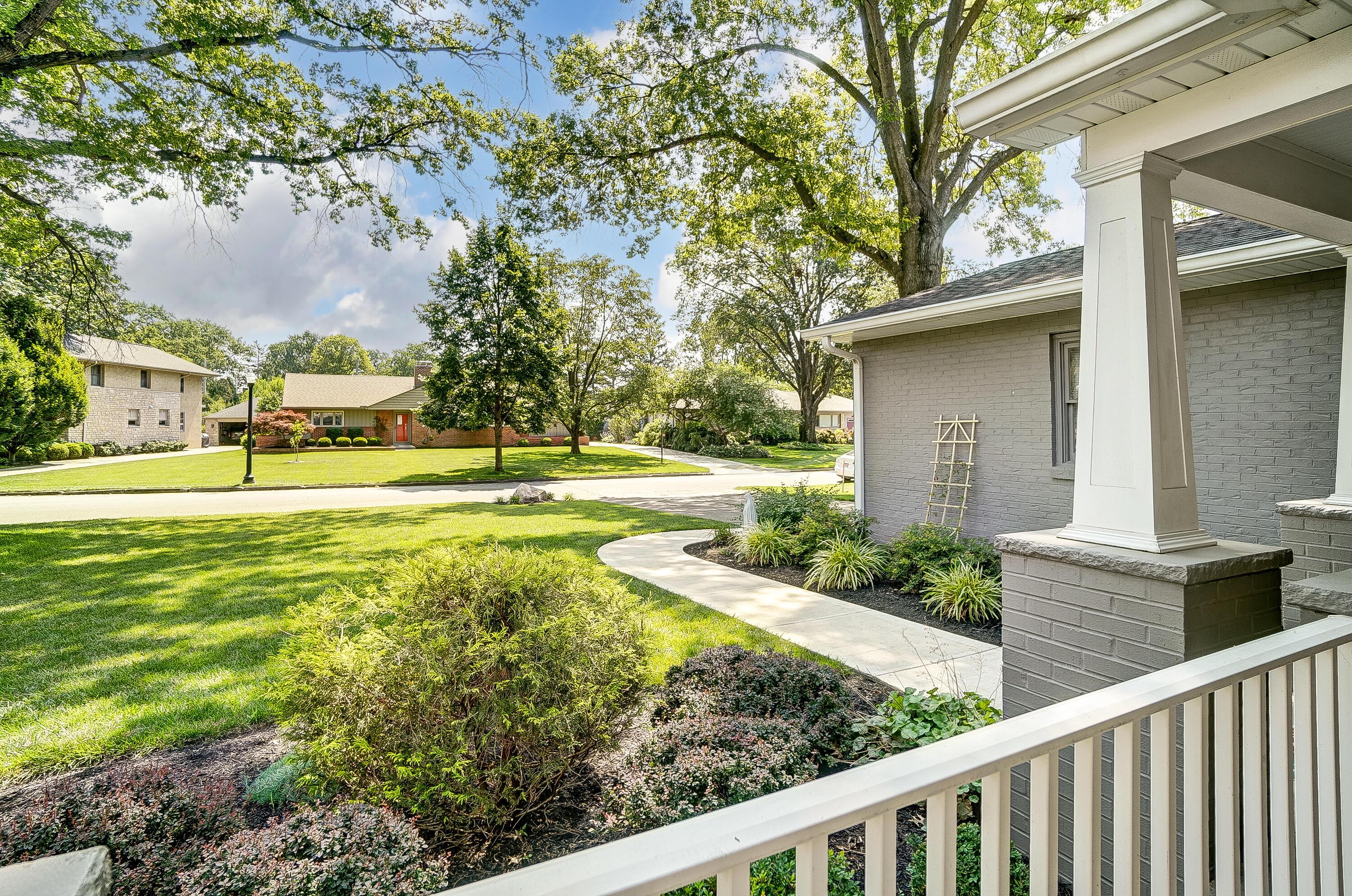 179 South Harding Road Columbus, OH 43209 - Photo 6 of 48 Front Porch