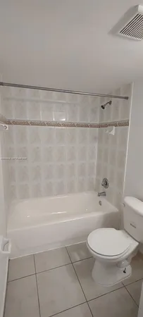 $1,700 | 606 West 81st Street, Unit 309, Hialeah, FL 33014