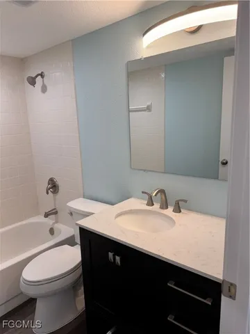 $260,000 | 4543 Southeast 6th Place, Unit 1D, Cape Coral, FL 33904