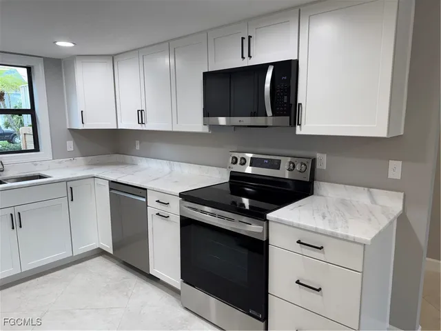 $260,000 | 4543 Southeast 6th Place, Unit 1D, Cape Coral, FL 33904