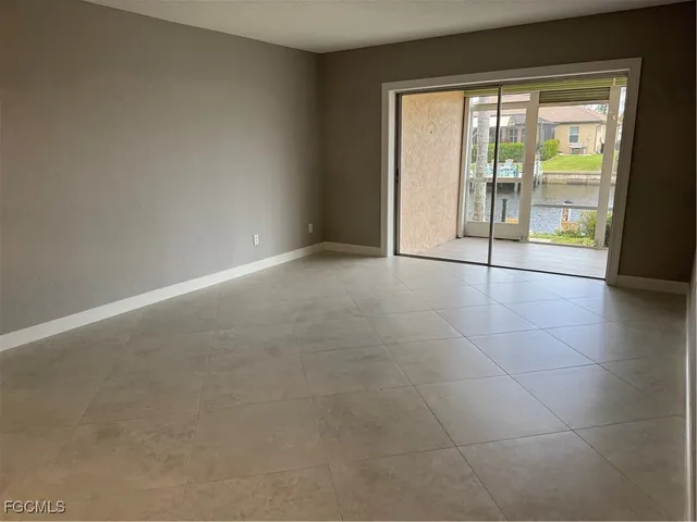 $260,000 | 4543 Southeast 6th Place, Unit 1D, Cape Coral, FL 33904