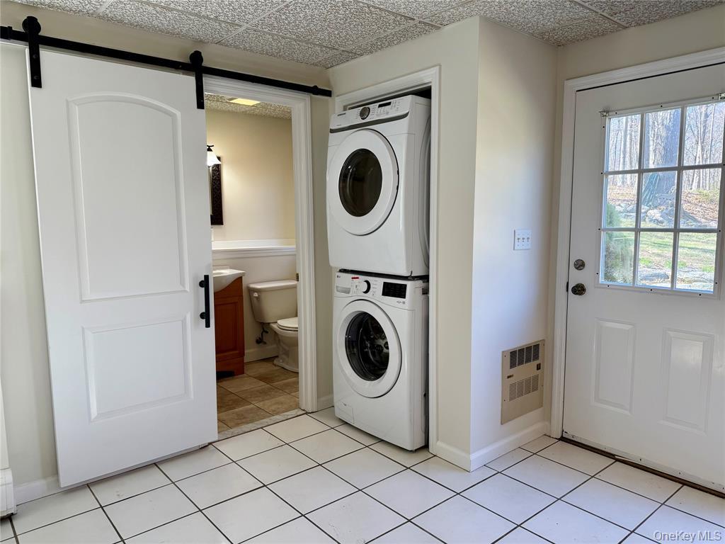 25 Valley Road Pleasantville, NY 10570 - Photo 4 of 10 a utility room with dryer and washer