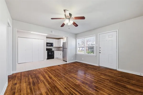 $1,250 | 110 Poplar Street, Waxahachie, TX 75165
