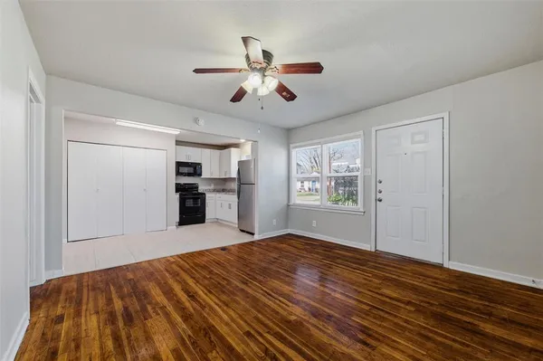 $1,250 | 110 Poplar Street, Waxahachie, TX 75165