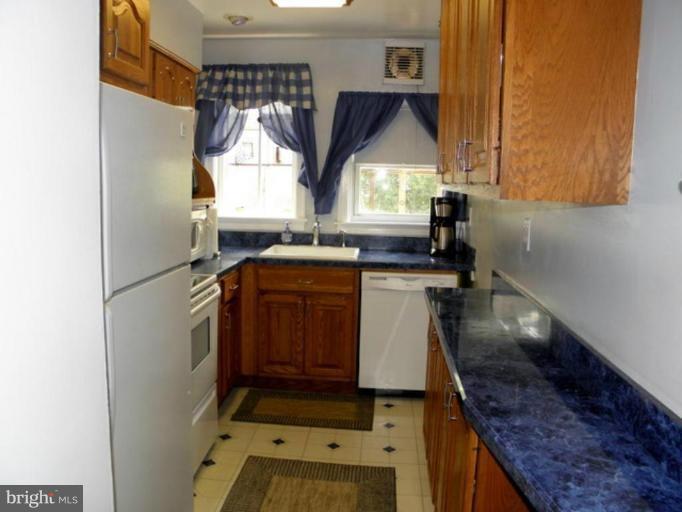 217 Ridge Avenue Towson, MD 21286 - Photo 4 of 18 Kitchen