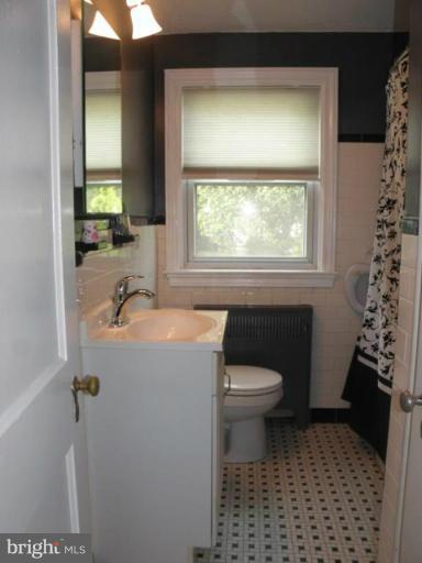 217 Ridge Avenue Towson, MD 21286 - Photo 8 of 18 Bath #1