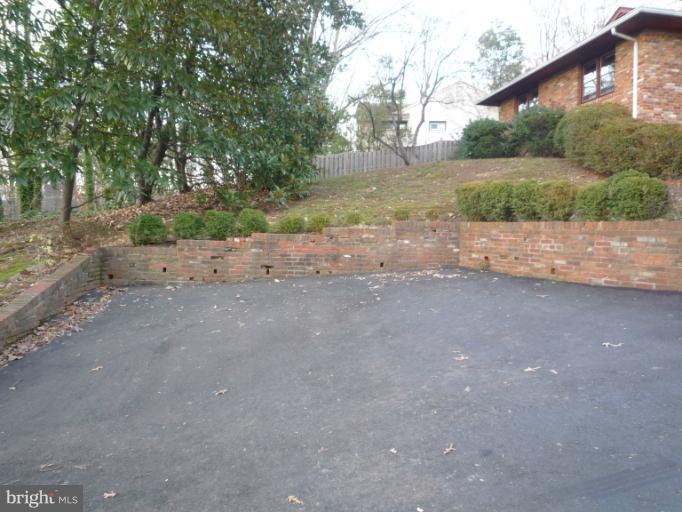 7207 Fort Hunt Road Alexandria, VA 22307 - Photo 10 of 15 a view of a house with a street