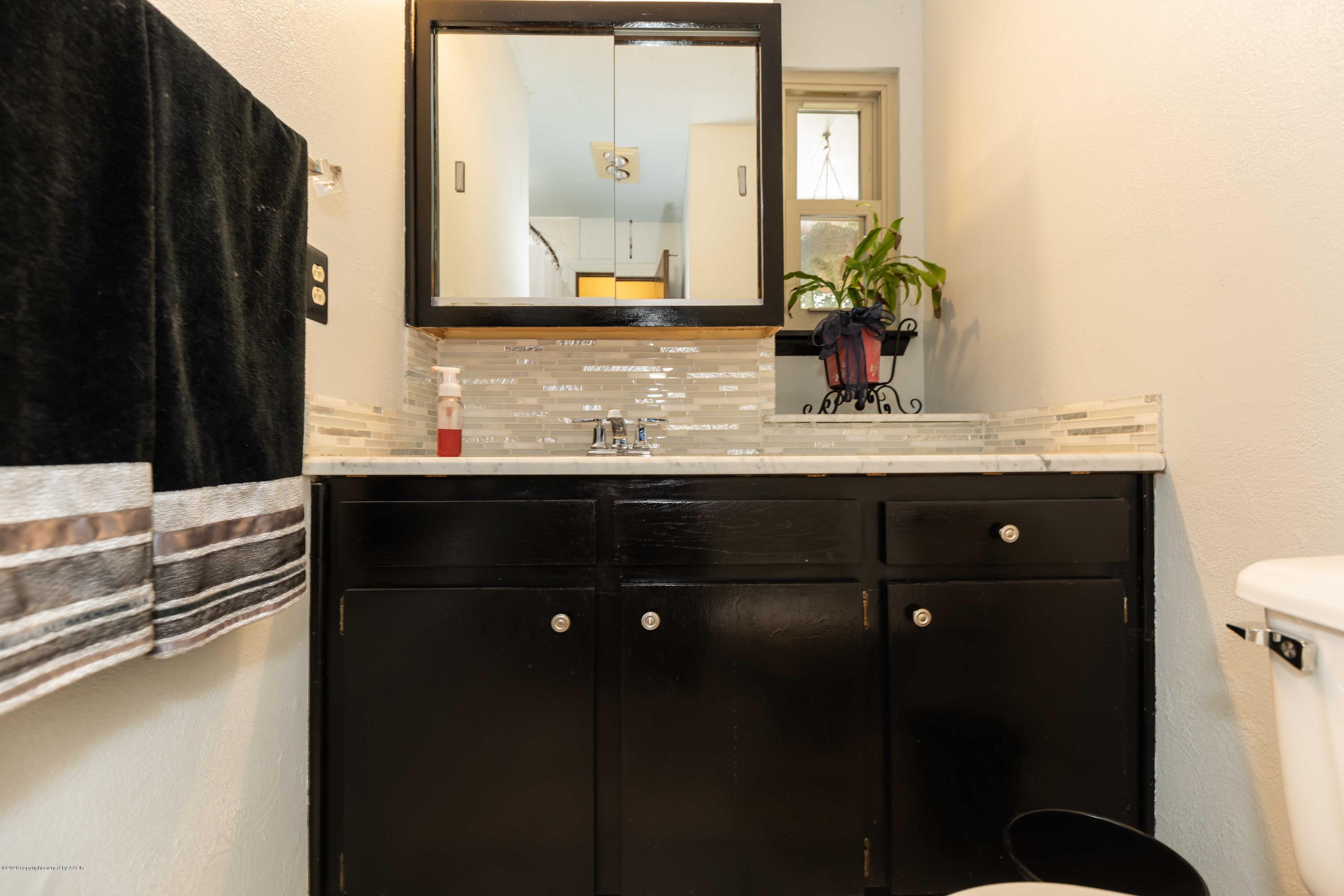 6118 Rutgers Street Amarillo, TX 79109 - Photo 13 of 21 BATHROOM 2 VIEW 2