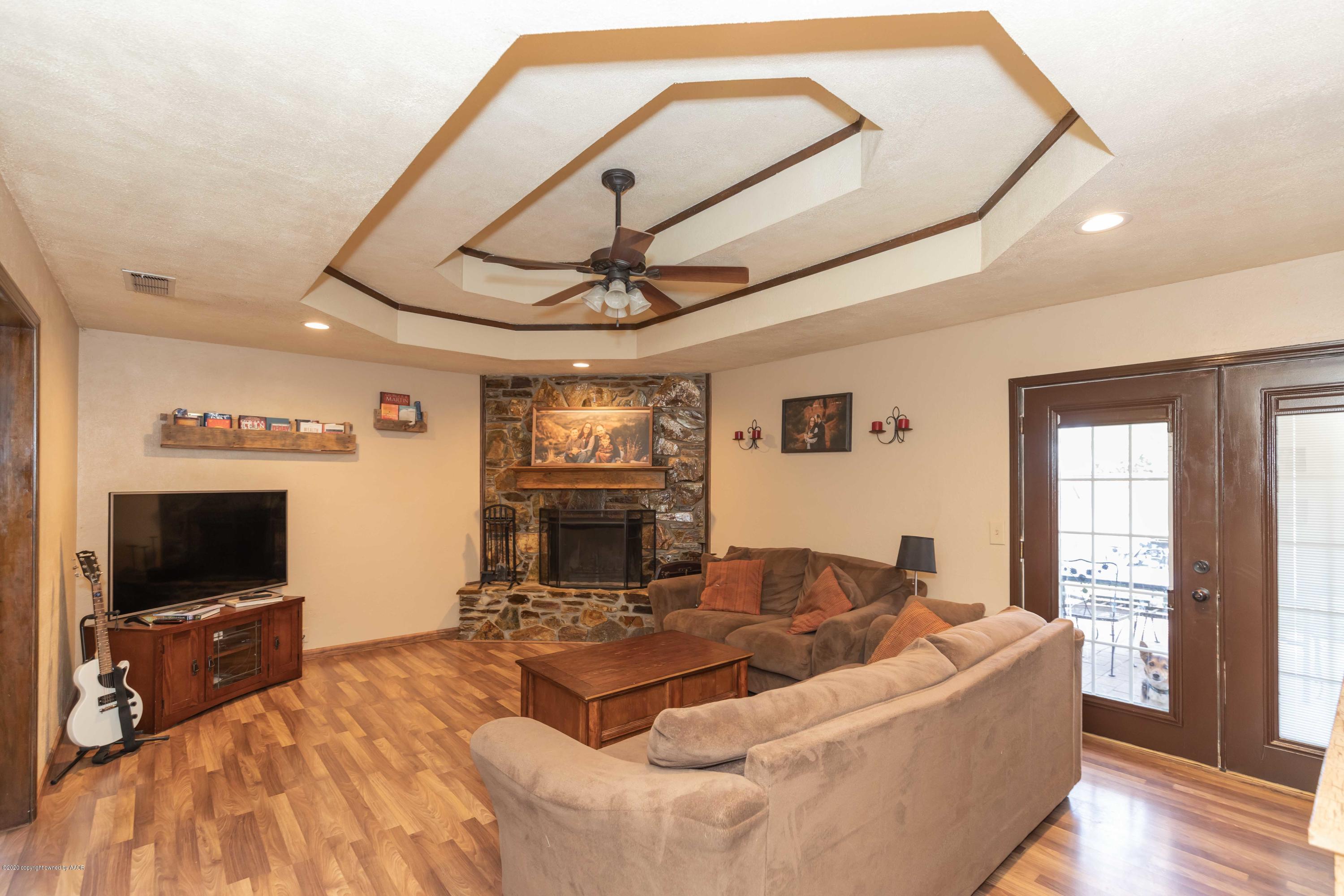 6118 Rutgers Street Amarillo, TX 79109 - Photo 3 of 21 LIVING ROOM VIEW 1