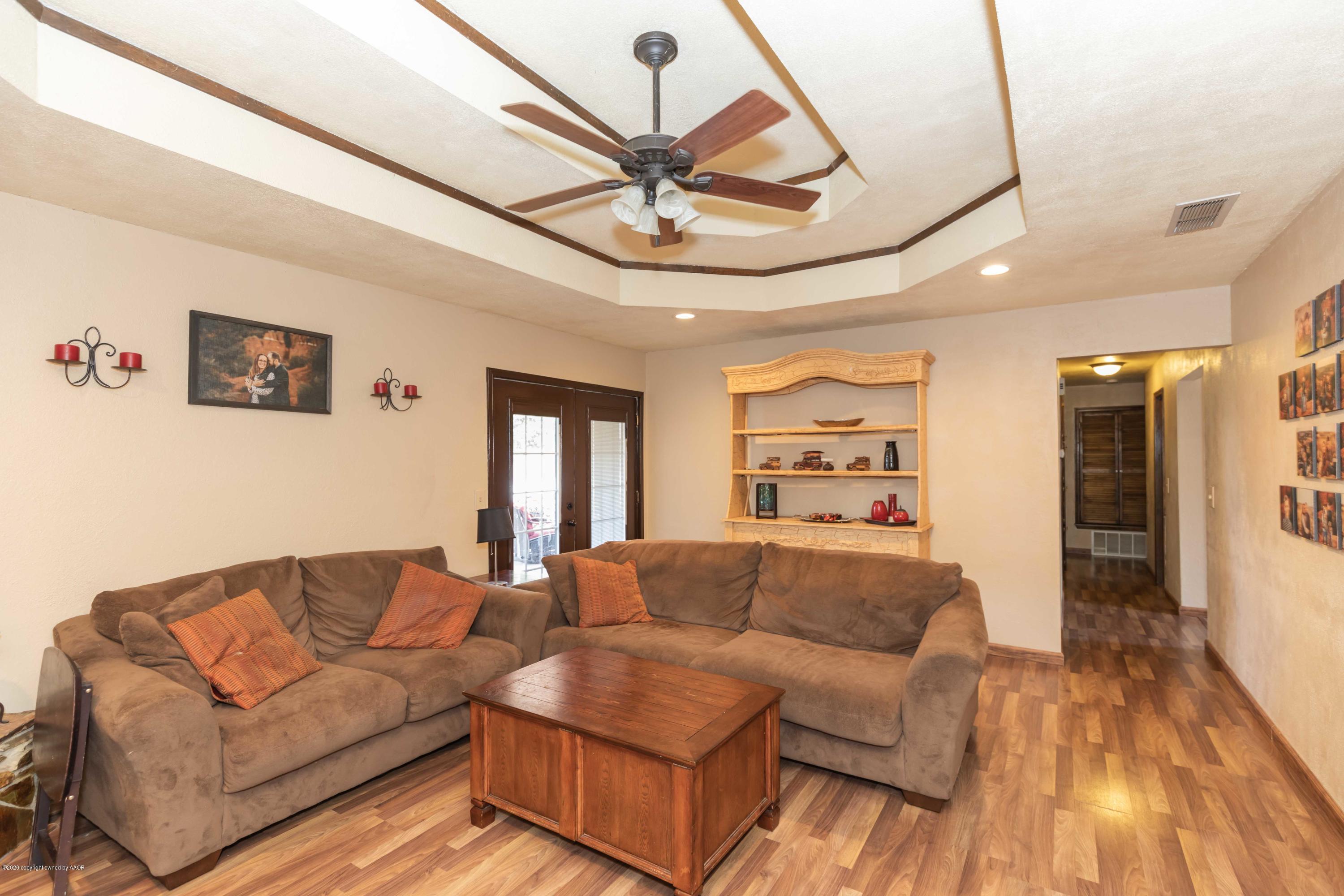 6118 Rutgers Street Amarillo, TX 79109 - Photo 4 of 21 LIVING ROOM VIEW 4