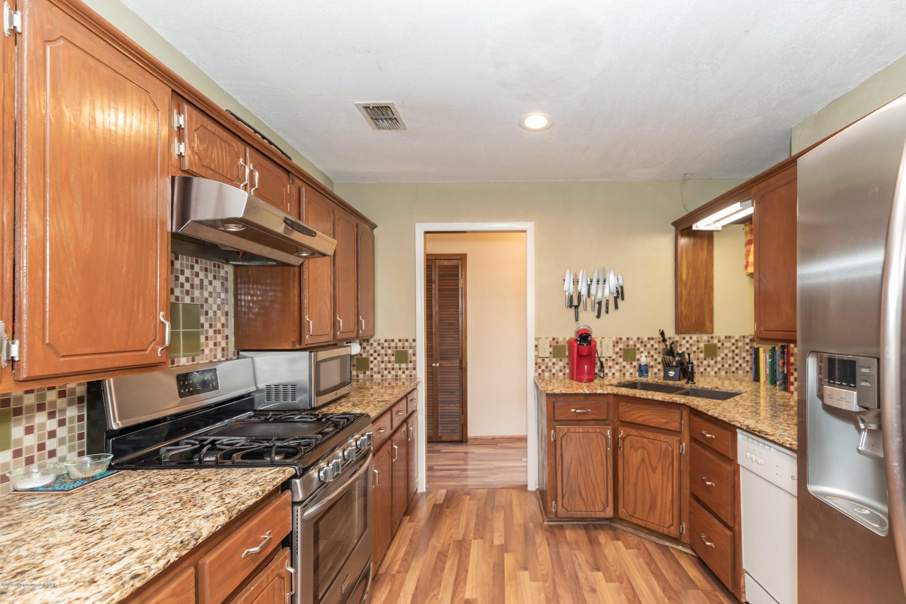 6118 Rutgers Street Amarillo, TX 79109 - Photo 7 of 21 KITCHEN VIEW 4