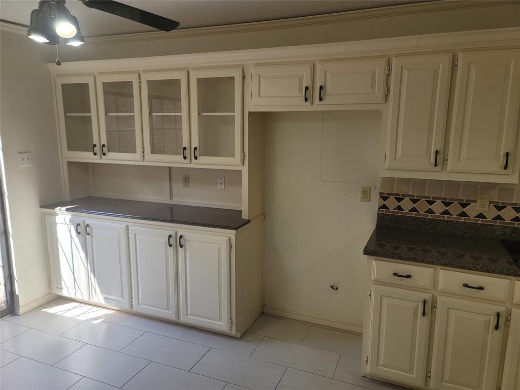 5719 Encore Drive Dallas, TX 75240 - Photo 3 of 21 a kitchen with a sink and cabinets