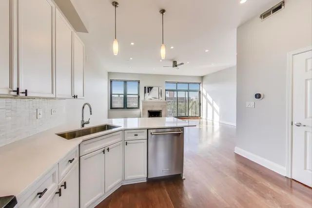 $375,000 | 1301 West Washington Boulevard, Unit 604, Chicago, IL 60607