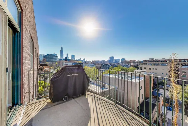 $375,000 | 1301 West Washington Boulevard, Unit 604, Chicago, IL 60607