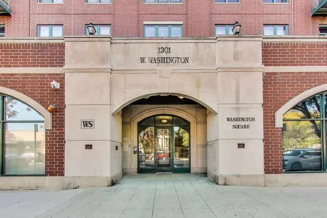 $375,000 | 1301 West Washington Boulevard, Unit 604, Chicago, IL 60607