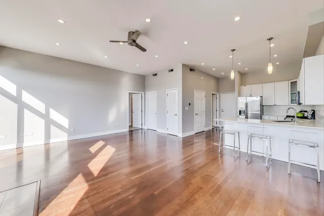 $375,000 | 1301 West Washington Boulevard, Unit 604, Chicago, IL 60607