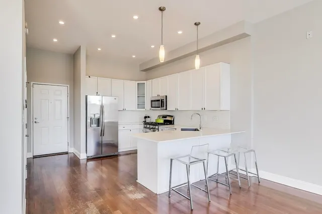 $375,000 | 1301 West Washington Boulevard, Unit 604, Chicago, IL 60607